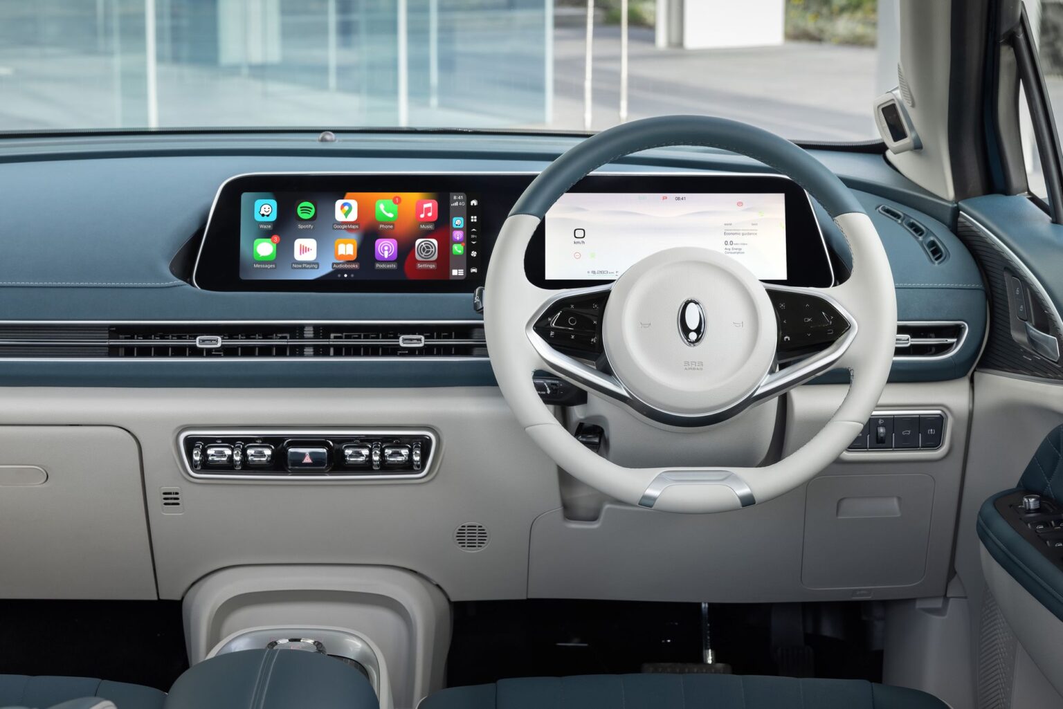 Ora good cat interior front