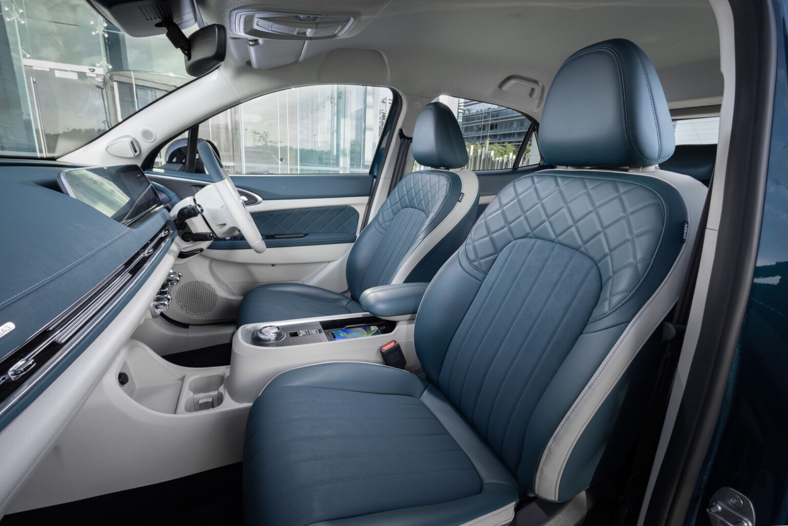 Ora Good Cat front seats