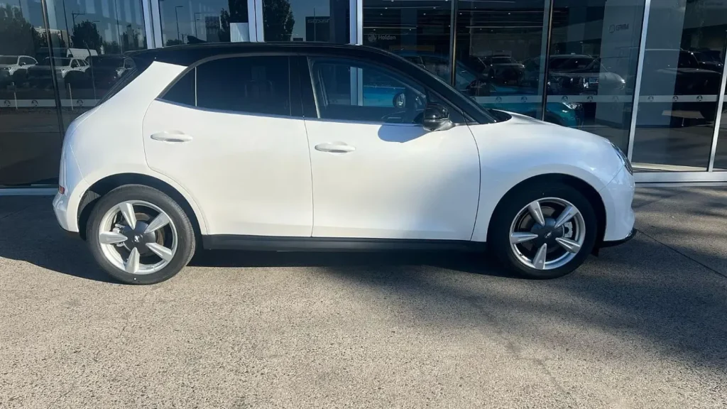 ora good cat hamilton white