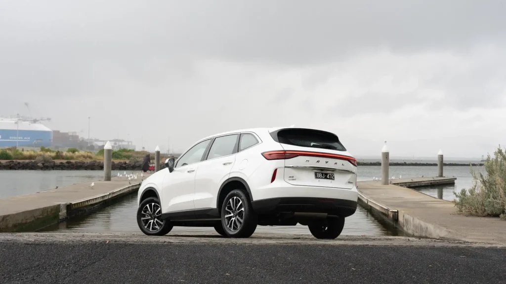 Hamilton White Back 2